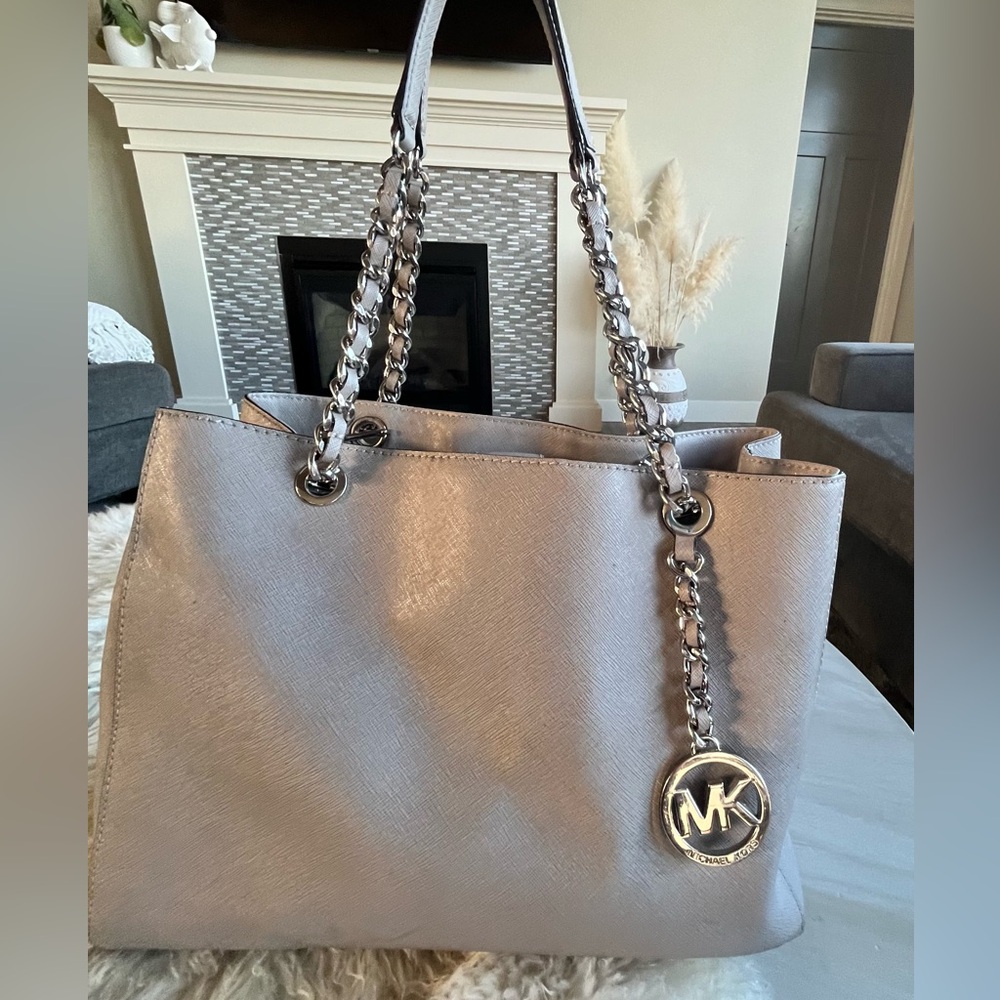 Michael Kors handbag gray/tan. Very good used condition